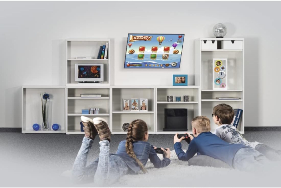 Hama TV Wandhalterung Neigbar für 32-75 Zoll Fernseher (VESA 400x400) (Ultraflache Fernsehhalterung (2,4 cm Wandabstand) – Stufenlos 10° neigbar, bis 35 kg Traglast.)