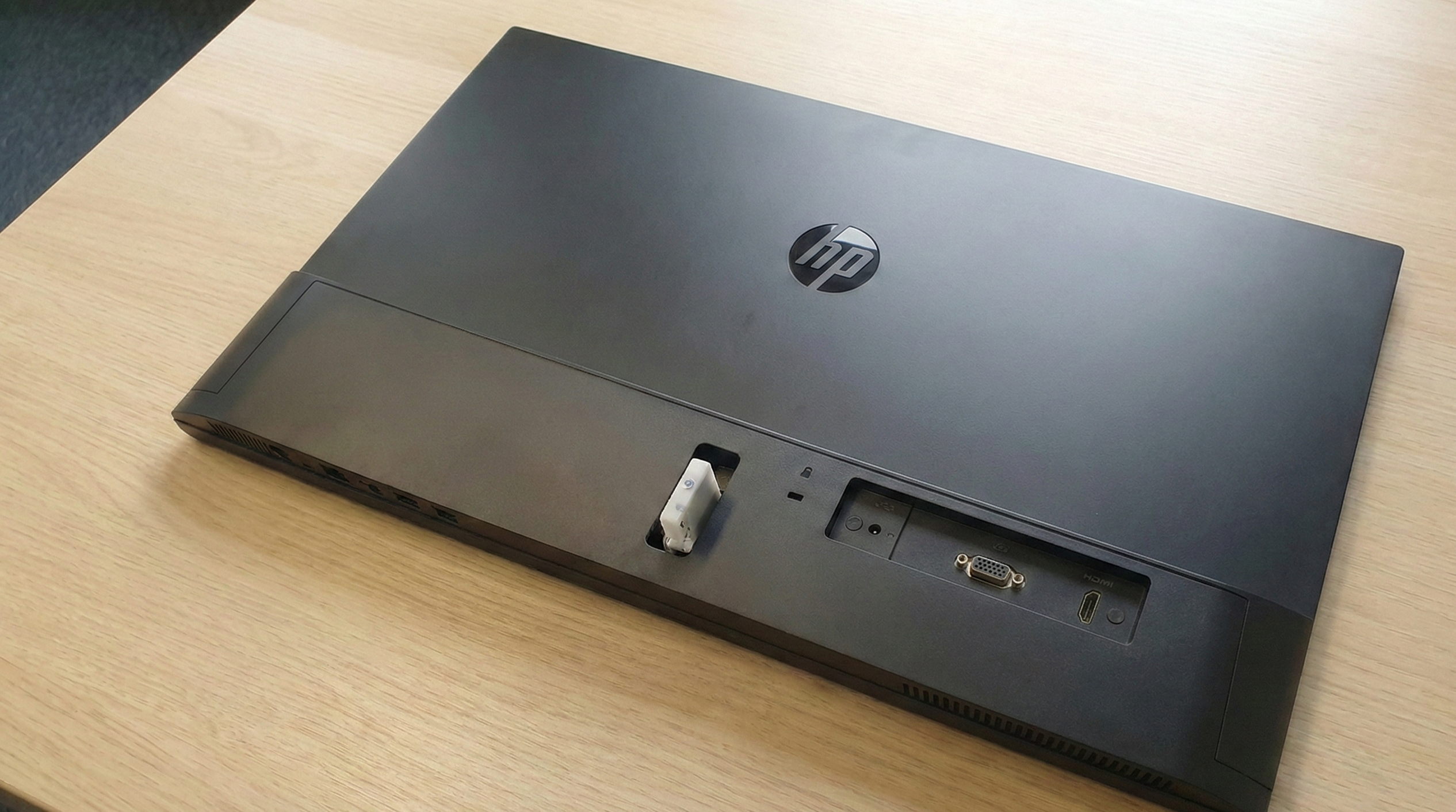 Monitor ohne Befestigungsmöglichkeit